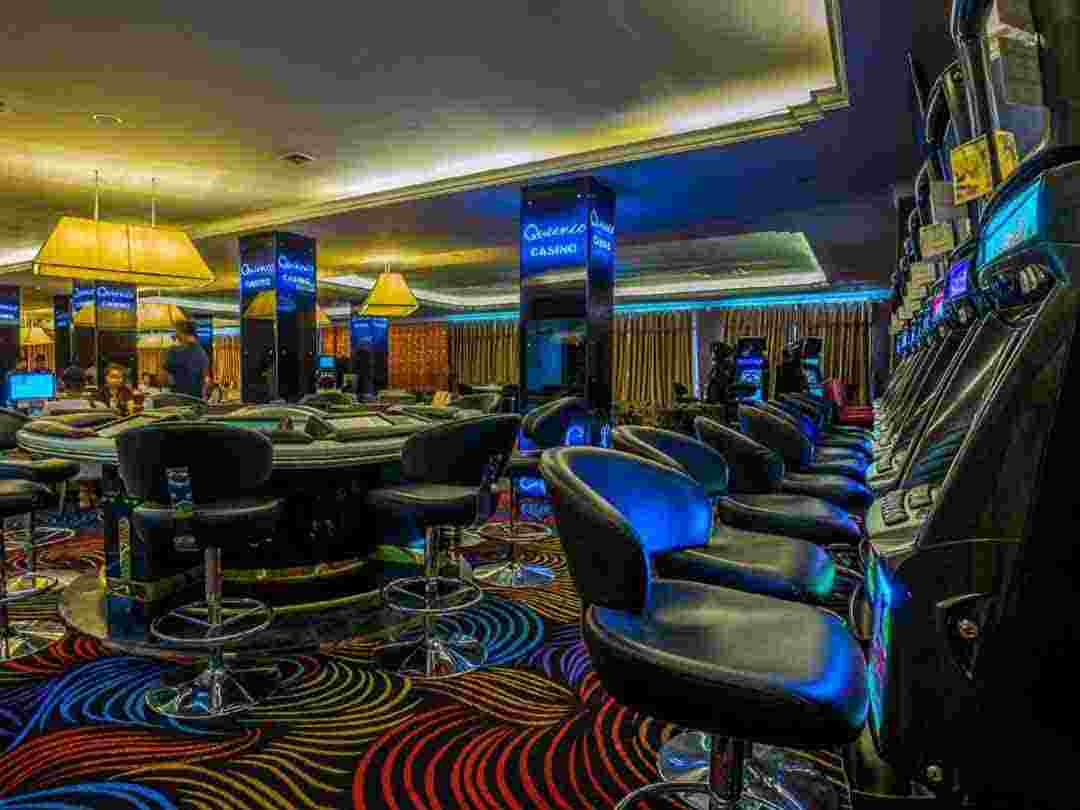Queenco Hotel and Casino bao gồm vô số trò chơi quen thuộc
