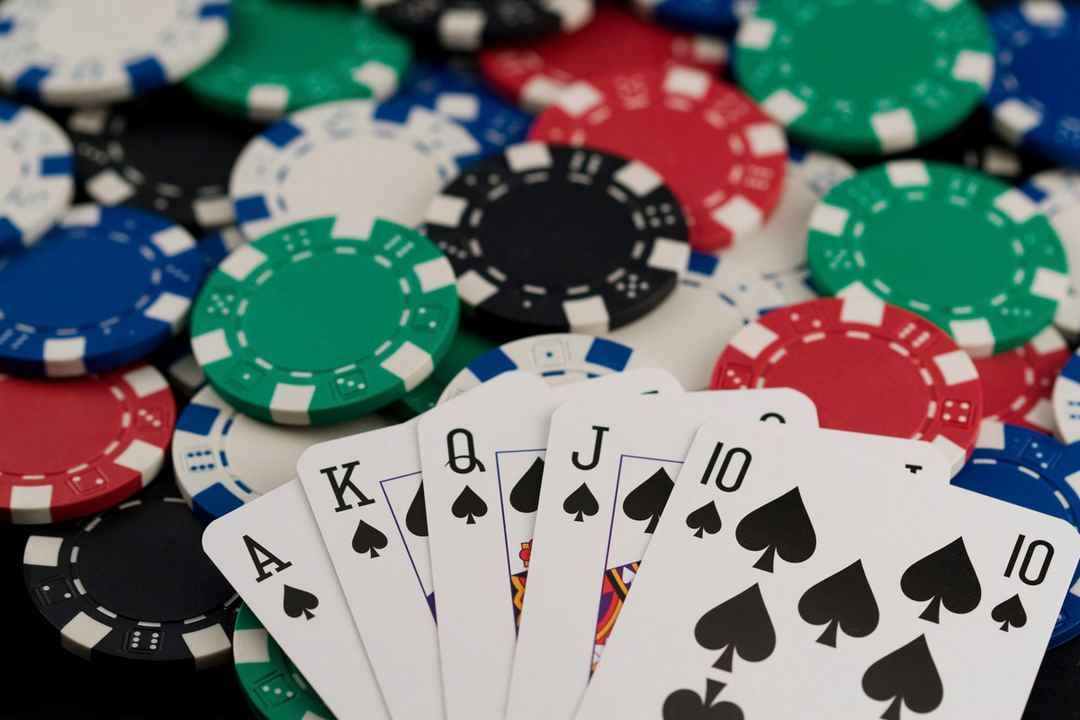 Poker – trò chơi thu hút mọi dân chơi